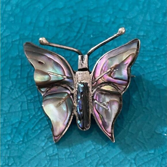 Vintage 925 Sterling Silver Butterfly Brooch Pin Womens Iridescent Abalone Shell - Picture 2 of 5